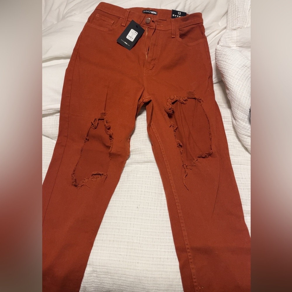 Fashion Nova Women's Boyfriend Jeans in Rust